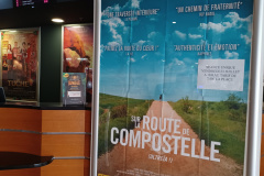 1-laffiche-du-film-Sur-la-ROUTE-de-COMPOSTELLE-23-juillet-2021