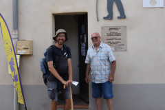 12-pelerin-Italien-accueilli-par-Andre-Bigot