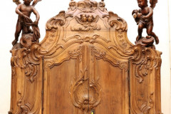40-baptistere-cuve-constituee-dun-sarcophage-gallo-romain-ouvercle-bois-sculpte-XVIIIeme-s