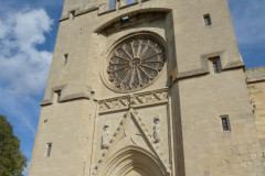 86-Cathedrale-St-Nazaire-et-St-Celse-surmonte-dun-machicoulis