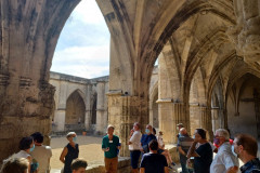 96-Decouverte-du-cloitre-inacheve-jouxte-la-cathedrale-au-sud.-Les-sculptures-des-voutes-datent-du-XIVe-siecle